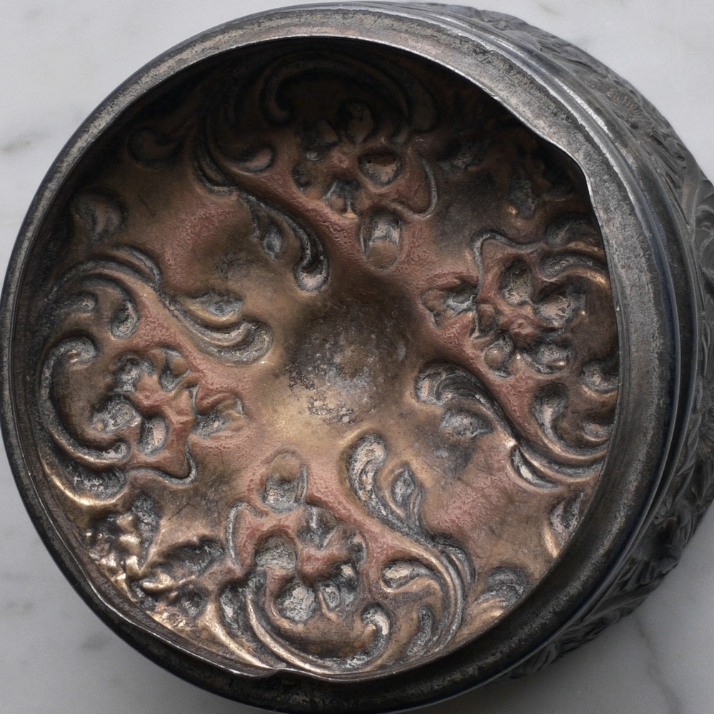 Victorian Silver-Plated Repousse Jewelry Cask/Box - Picture 4 of 10